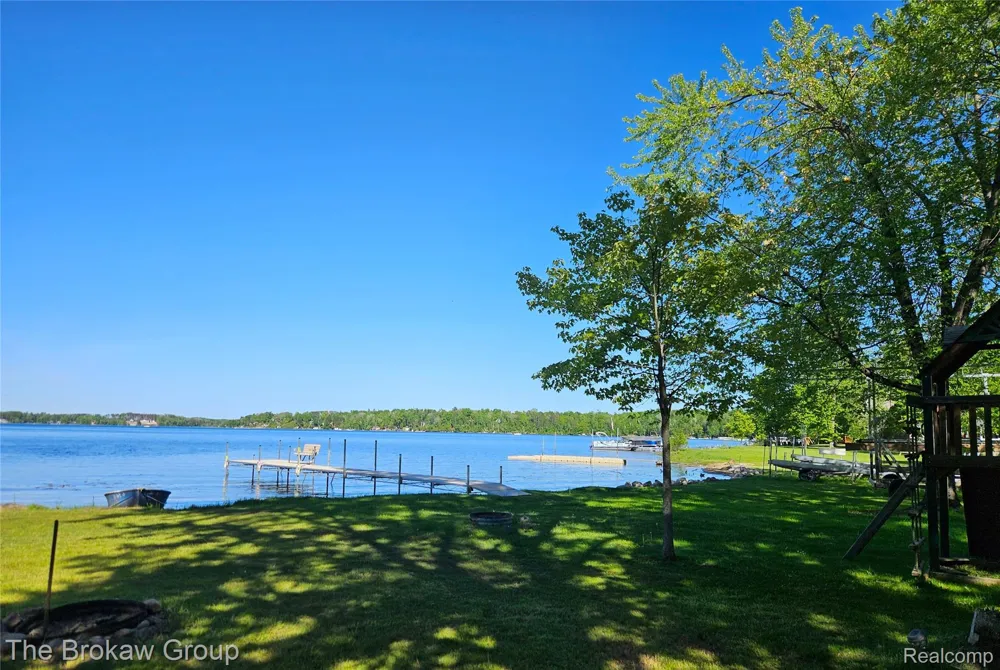 4448 Loon Lake Road Plainfield Township, MI 48739