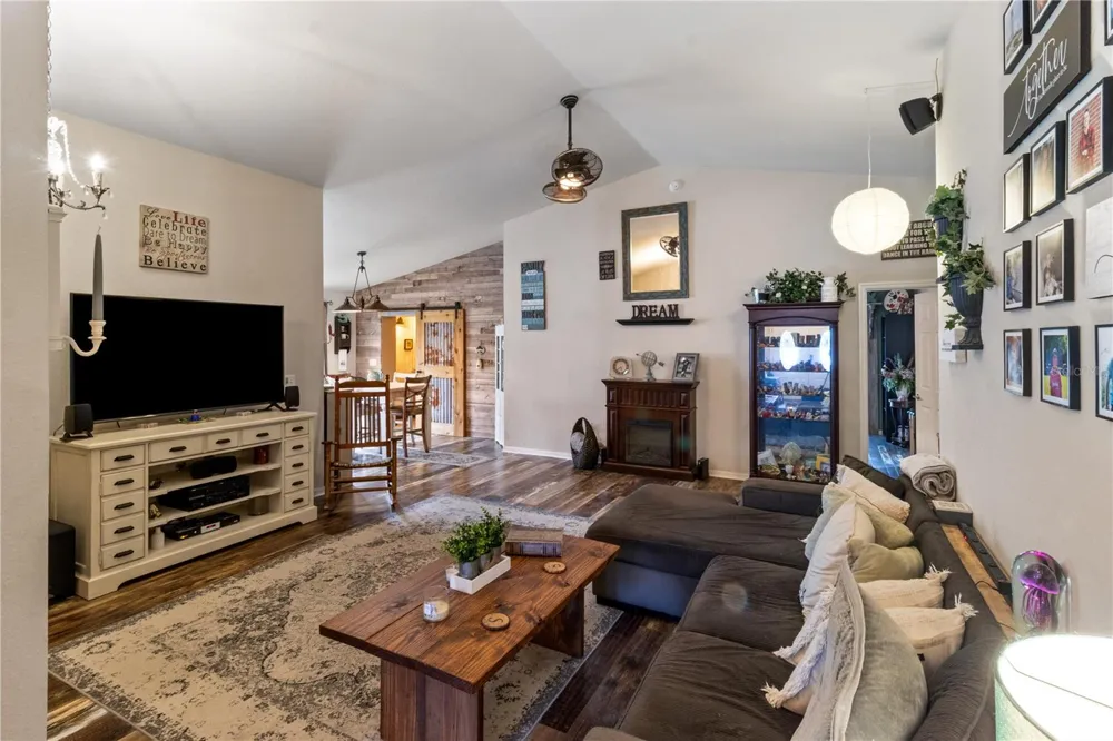 4562 FAIRWAY OAKS DRIVE Mulberry, FL 33860