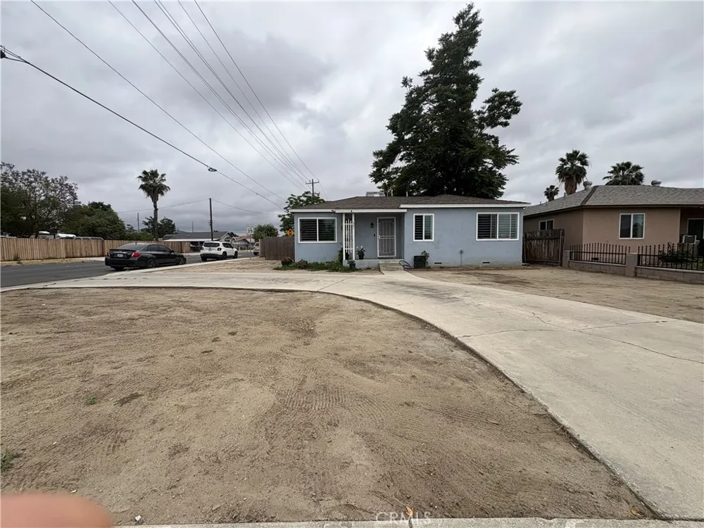 501 W Latham Hemet, CA 92543