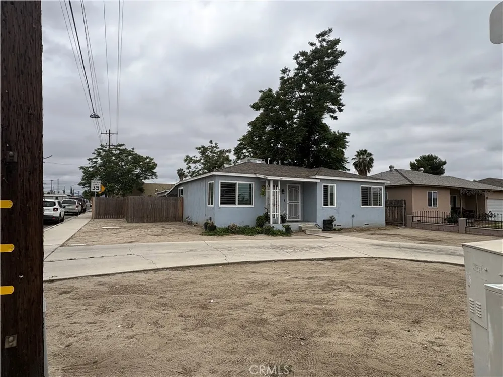 501 W Latham Hemet, CA 92543