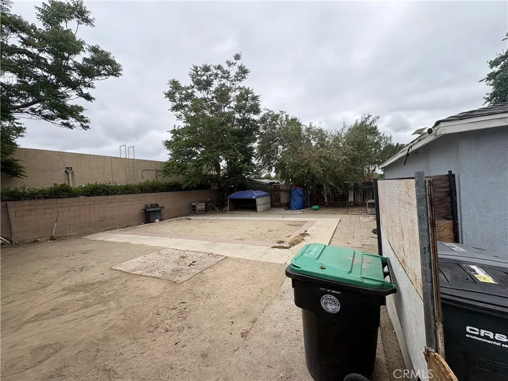 501 W Latham Hemet, CA 92543