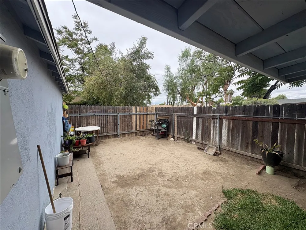 501 W Latham Hemet, CA 92543