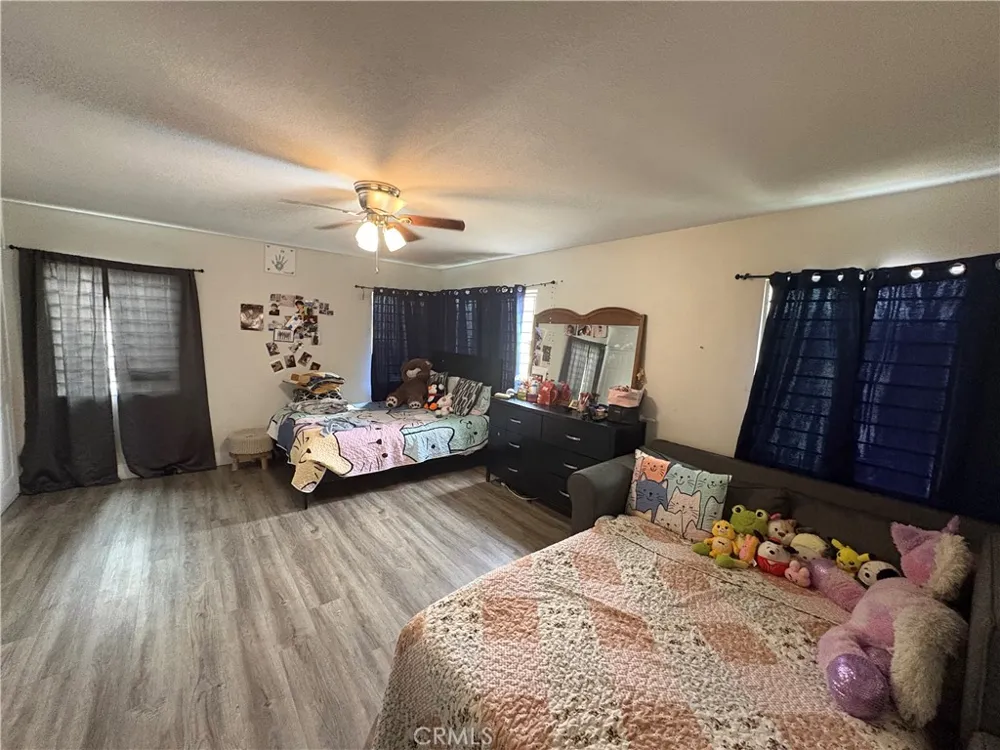 501 W Latham Hemet, CA 92543