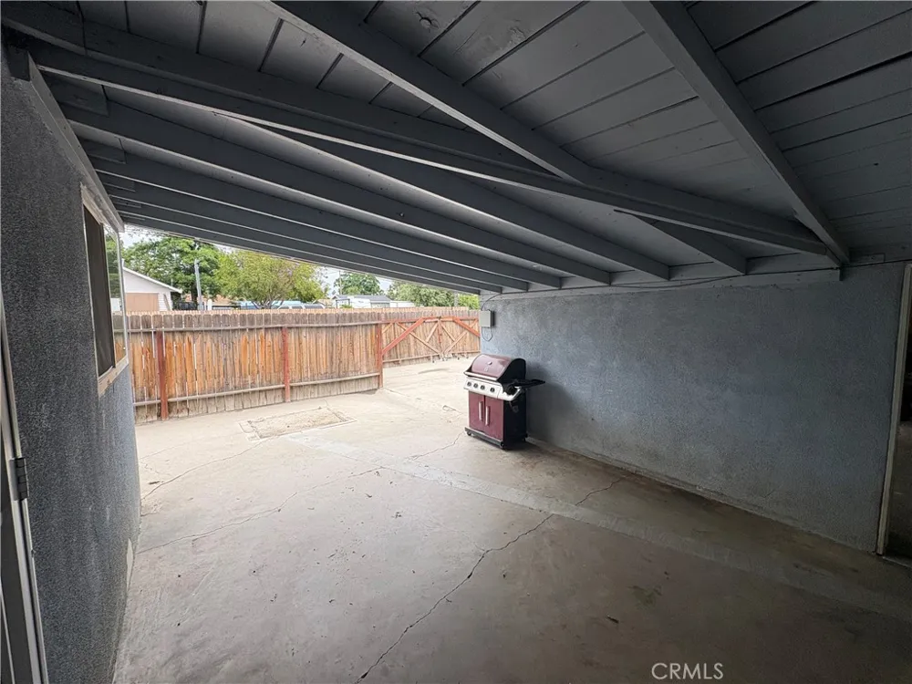 501 W Latham Hemet, CA 92543