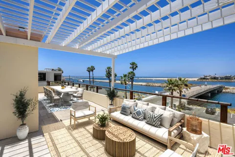 6206 Pacific Avenue #2