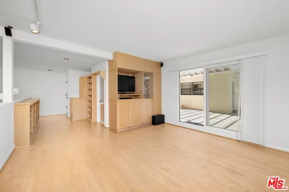 6206 Pacific Avenue #2 Playa del Rey, CA 90293
