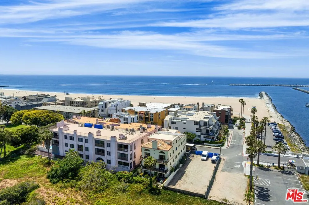 6206 Pacific Avenue #2 Playa del Rey, CA 90293