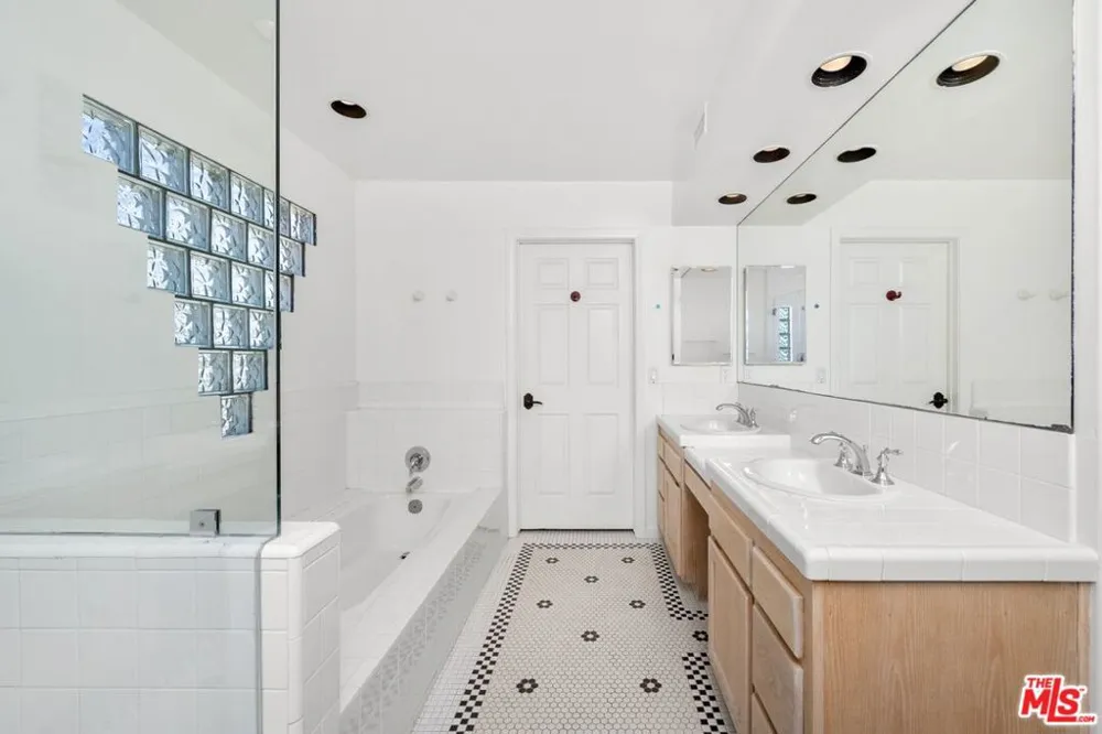 6206 Pacific Avenue #2 Playa del Rey, CA 90293