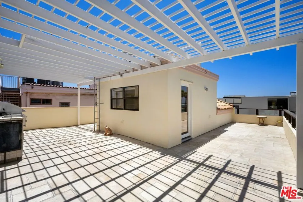 6206 Pacific Avenue #2 Playa del Rey, CA 90293