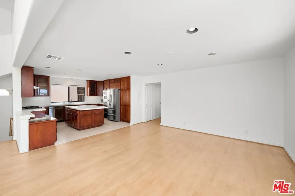 6206 Pacific Avenue #2 Playa del Rey, CA 90293
