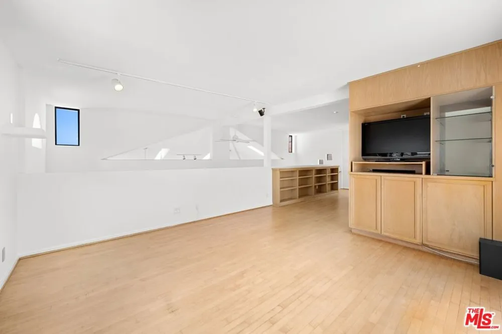 6206 Pacific Avenue #2 Playa del Rey, CA 90293