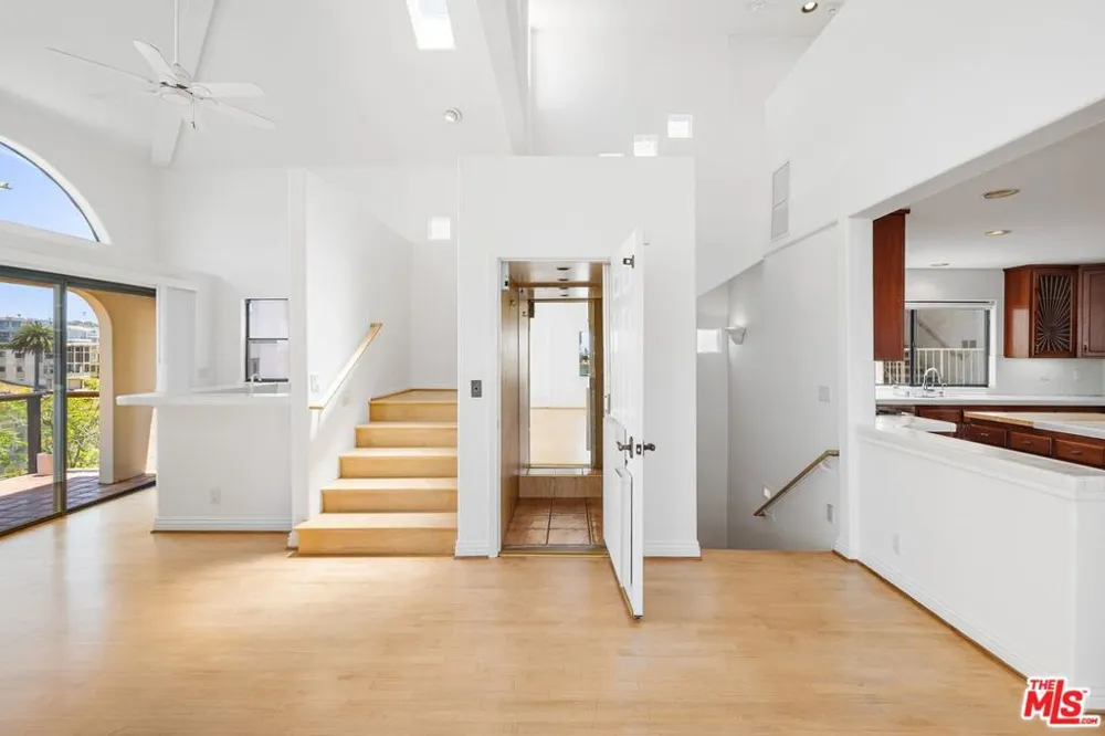 6206 Pacific Avenue #2 Playa del Rey, CA 90293