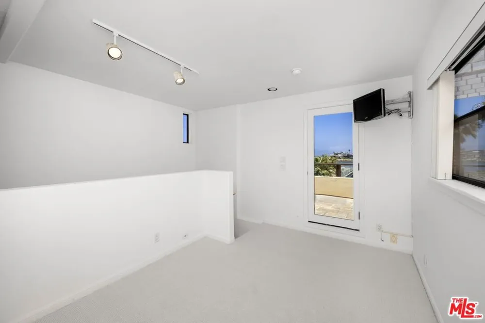 6206 Pacific Avenue #2 Playa del Rey, CA 90293