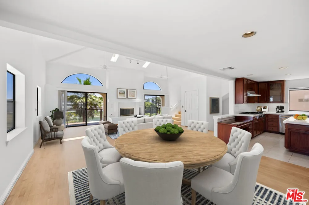 6206 Pacific Avenue #2 Playa del Rey, CA 90293