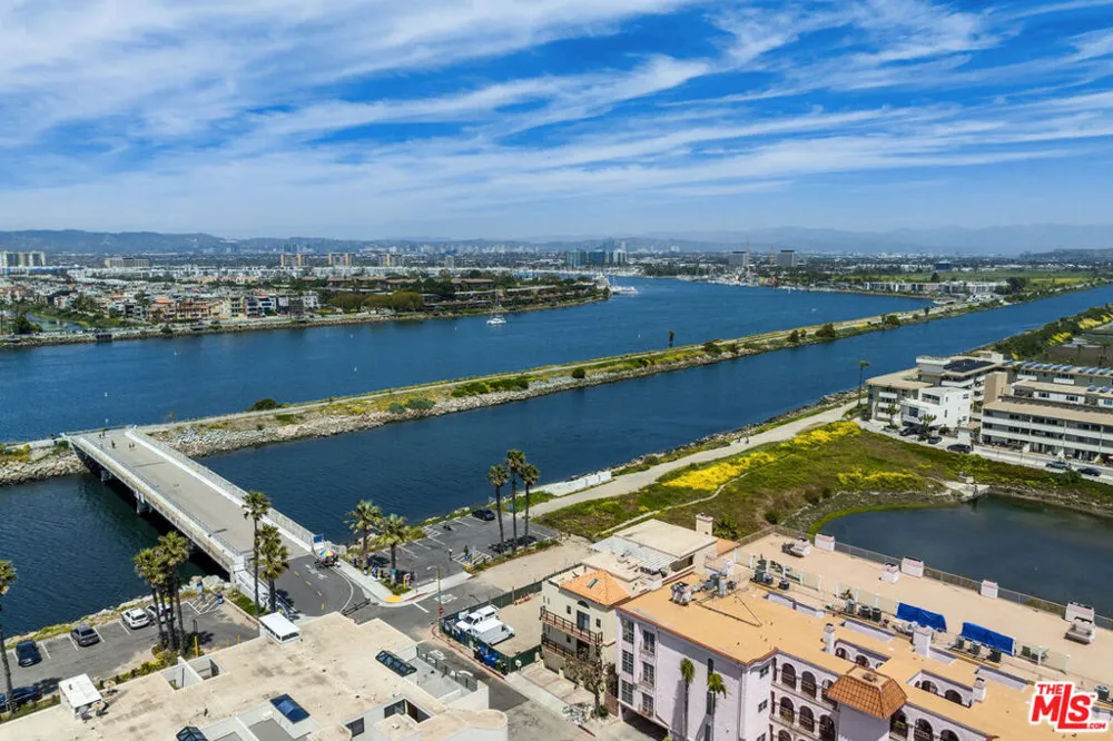6206 Pacific Avenue #2 Playa del Rey, CA 90293
