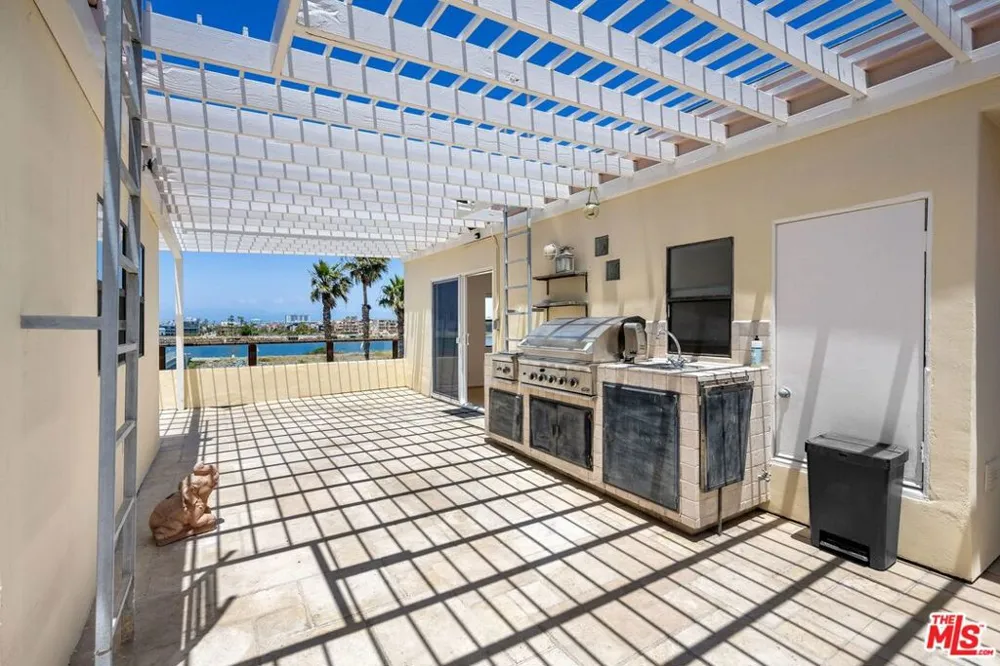 6206 Pacific Avenue #2 Playa del Rey, CA 90293