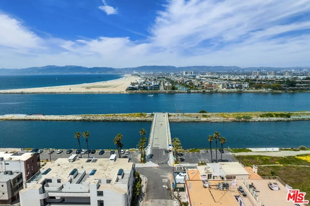 6206 Pacific Avenue #2 Playa del Rey, CA 90293