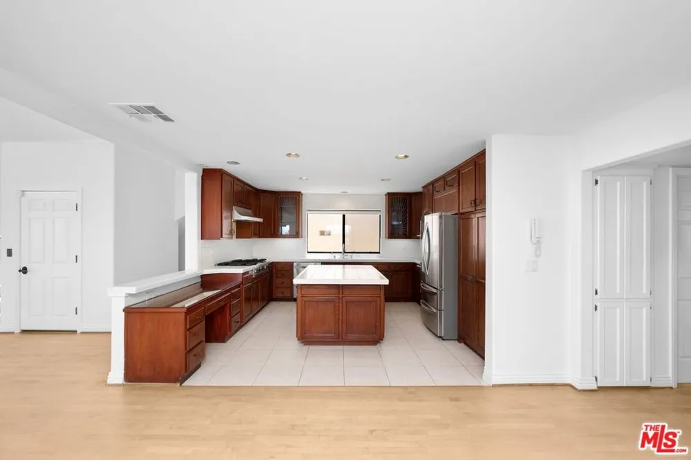 6206 Pacific Avenue #2 Playa del Rey, CA 90293