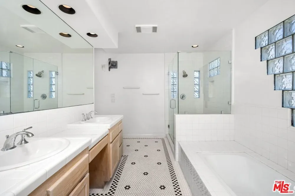 6206 Pacific Avenue #2 Playa del Rey, CA 90293