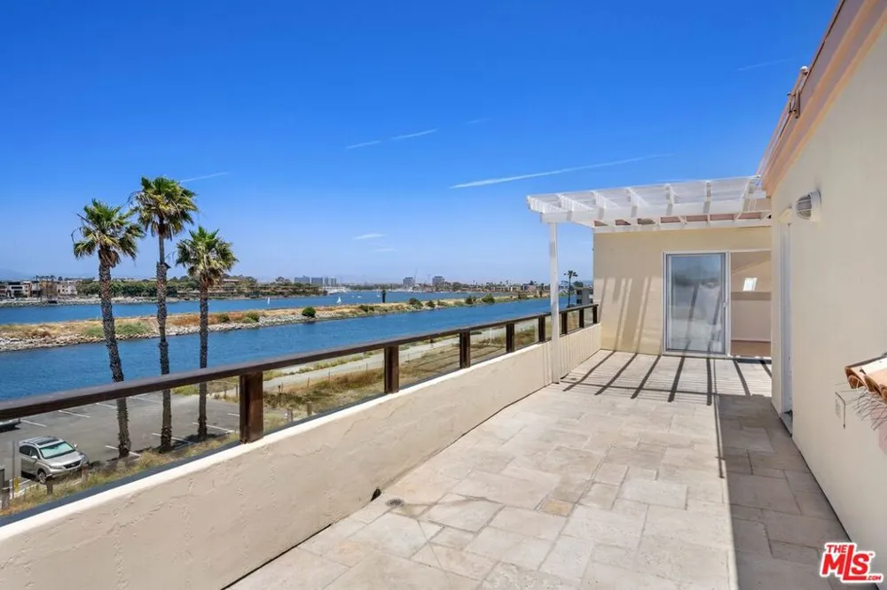 6206 Pacific Avenue #2 Playa del Rey, CA 90293