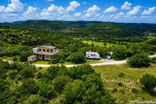 982 Skyview Ln Camp Wood, TX 78833