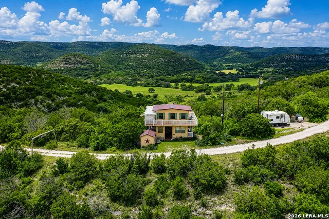 982 Skyview Ln Camp Wood, TX 78833