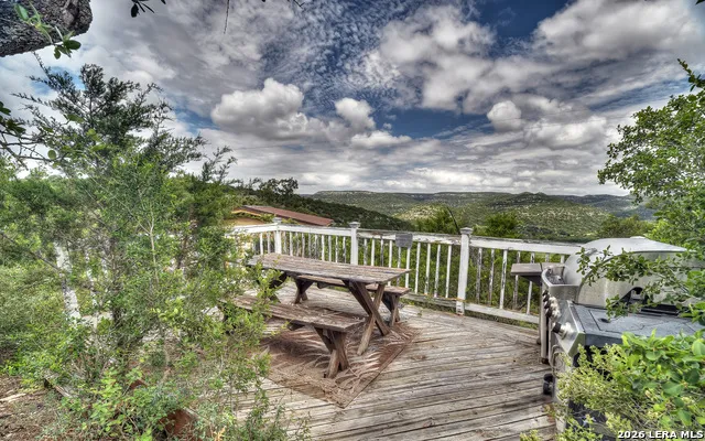 982 Skyview Ln Camp Wood, TX 78833