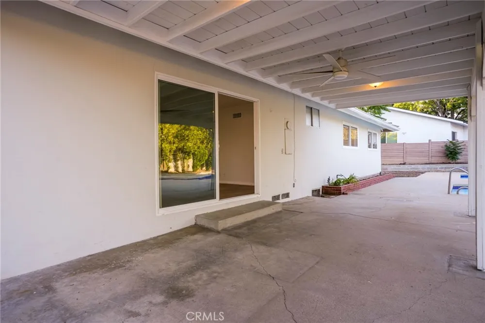 10000 Amestoy Avenue Northridge, CA 91325