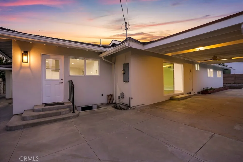 10000 Amestoy Avenue Northridge, CA 91325
