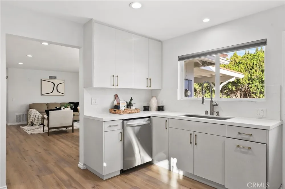 10000 Amestoy Avenue Northridge, CA 91325