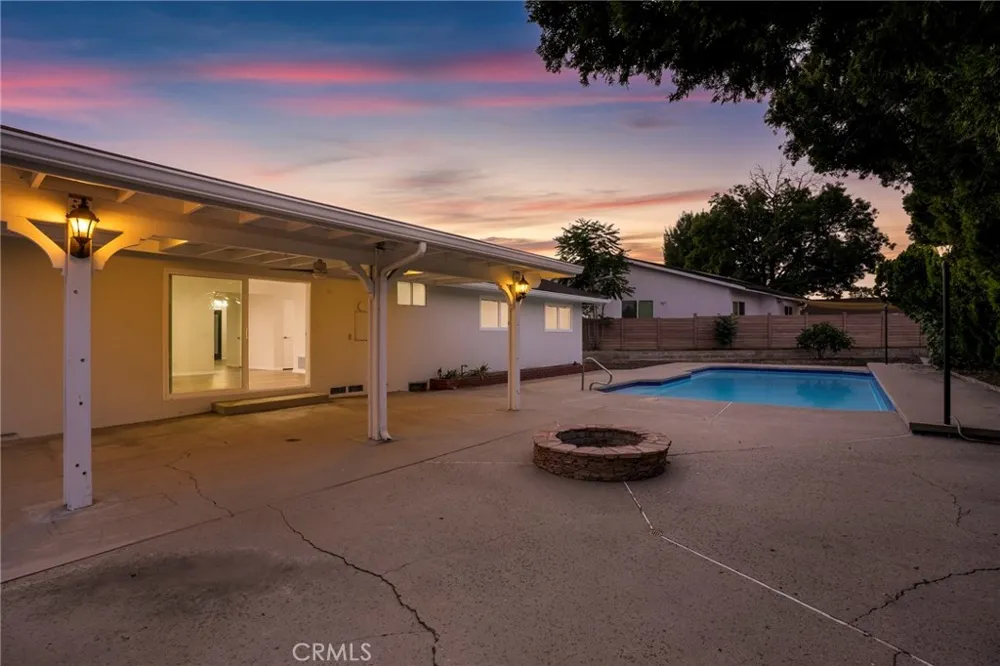 10000 Amestoy Avenue Northridge, CA 91325