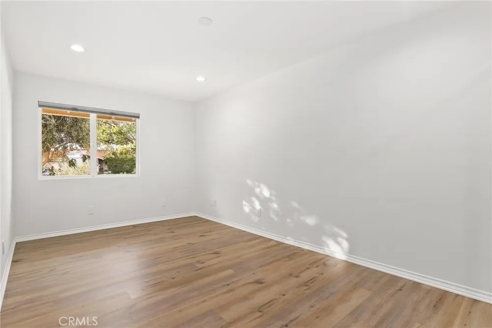 10000 Amestoy Avenue Northridge, CA 91325