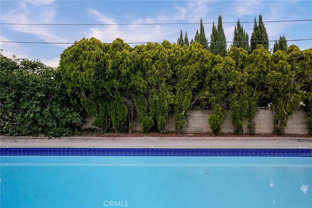 10000 Amestoy Avenue Northridge, CA 91325