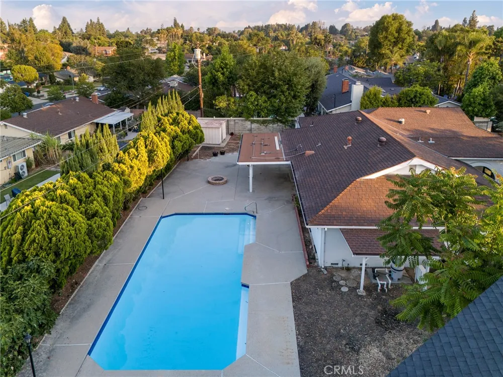 10000 Amestoy Avenue Northridge, CA 91325