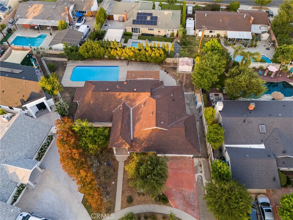 10000 Amestoy Avenue Northridge, CA 91325