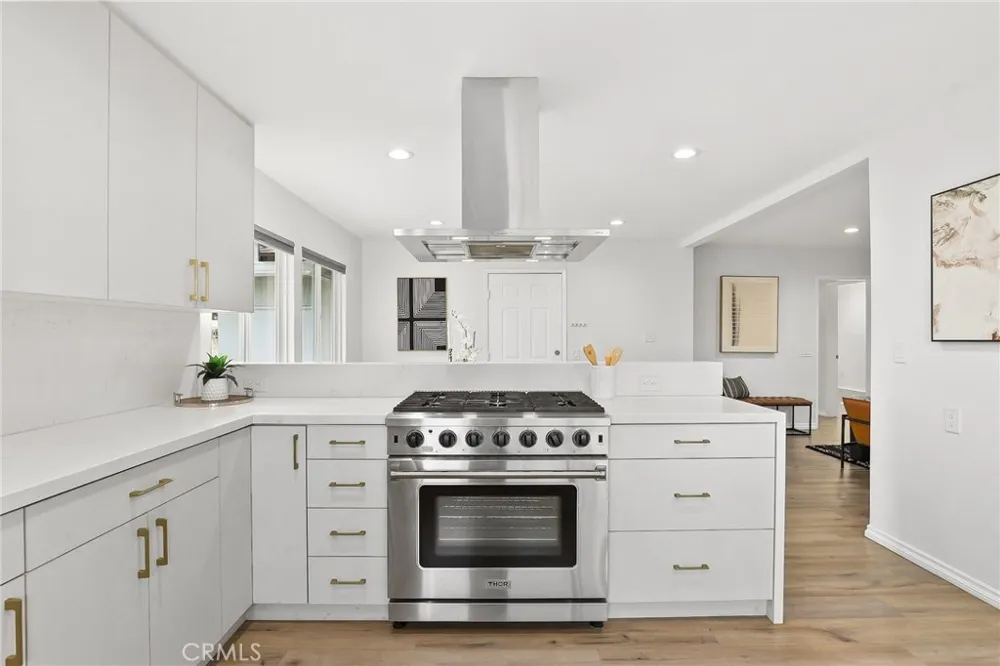 10000 Amestoy Avenue Northridge, CA 91325