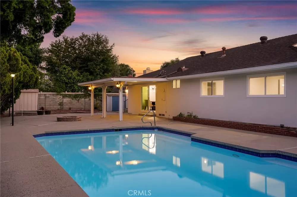 10000 Amestoy Avenue Northridge, CA 91325