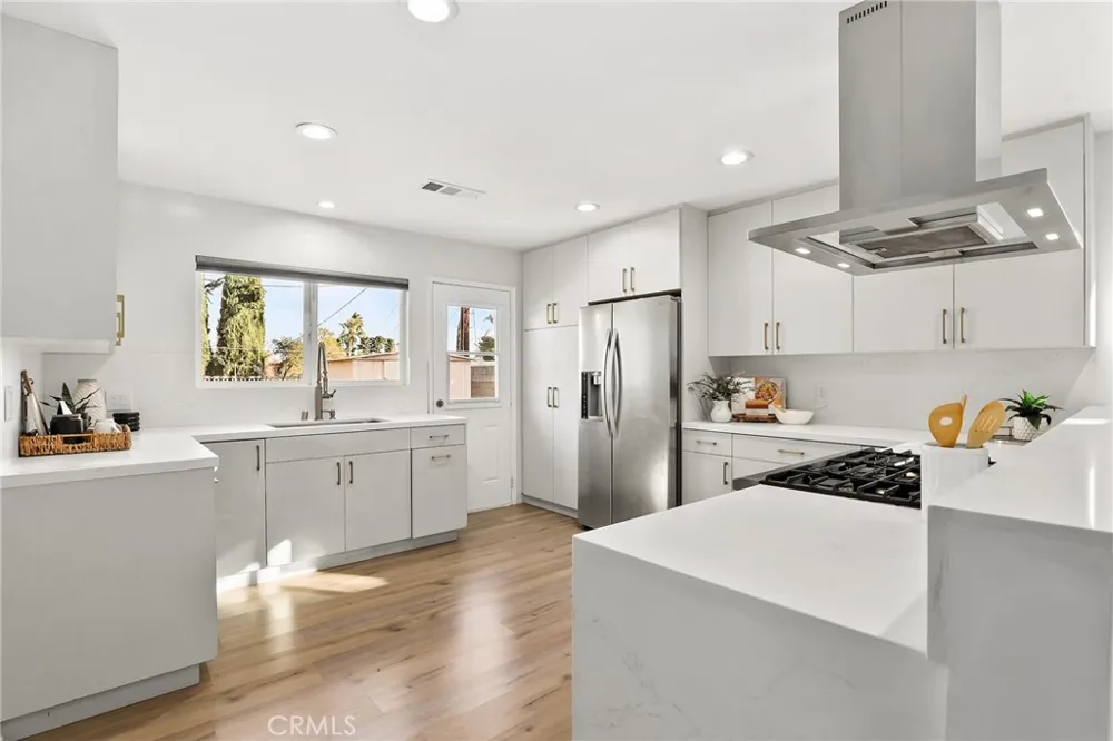 10000 Amestoy Avenue Northridge, CA 91325