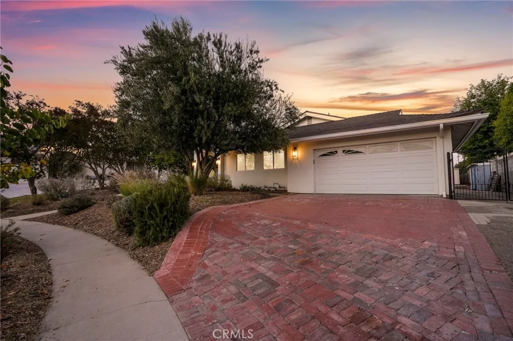10000 Amestoy Avenue Northridge, CA 91325