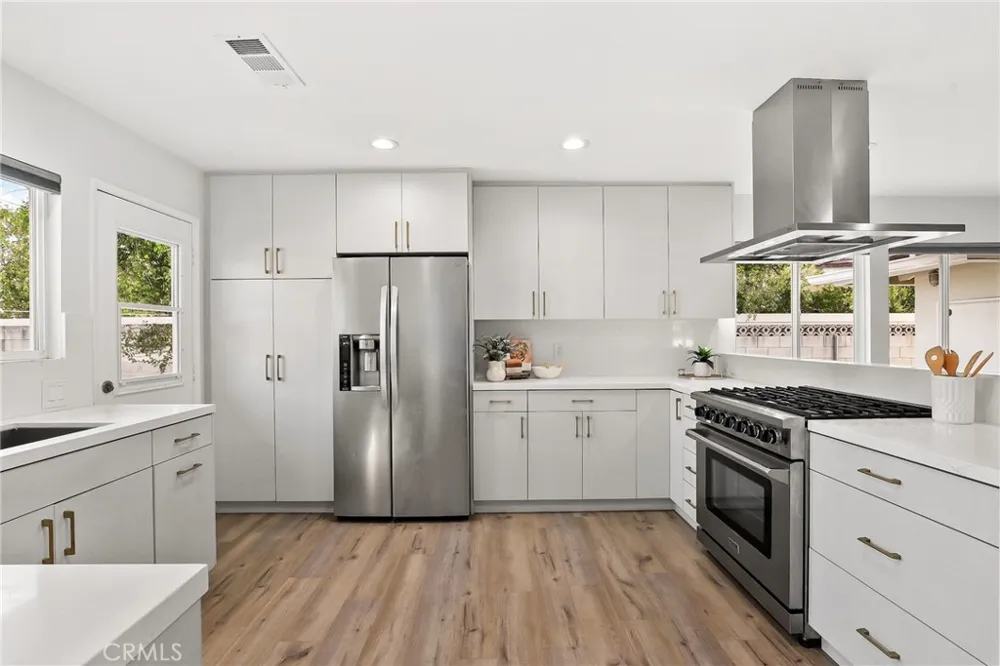 10000 Amestoy Avenue Northridge, CA 91325
