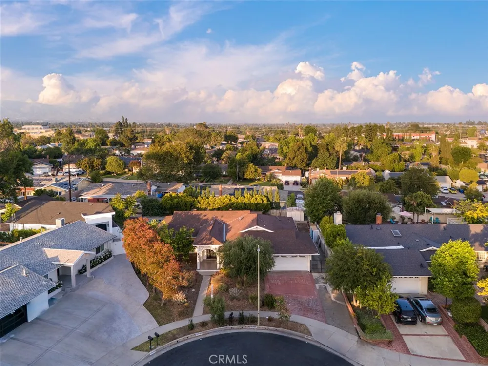 10000 Amestoy Avenue Northridge, CA 91325
