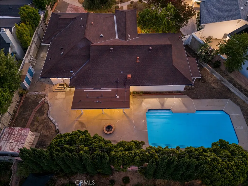 10000 Amestoy Avenue Northridge, CA 91325