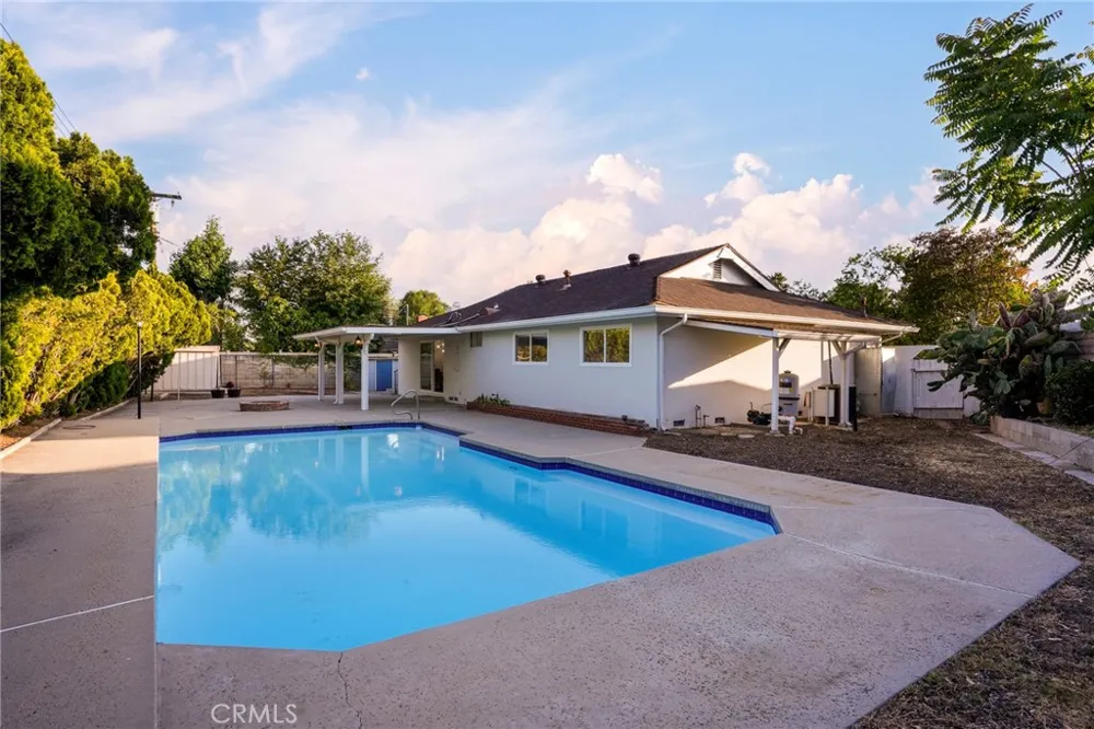 10000 Amestoy Avenue Northridge, CA 91325