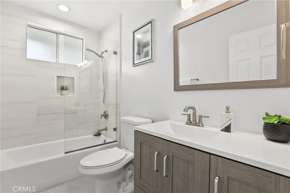 10000 Amestoy Avenue Northridge, CA 91325