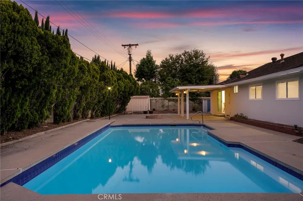 10000 Amestoy Avenue Northridge, CA 91325