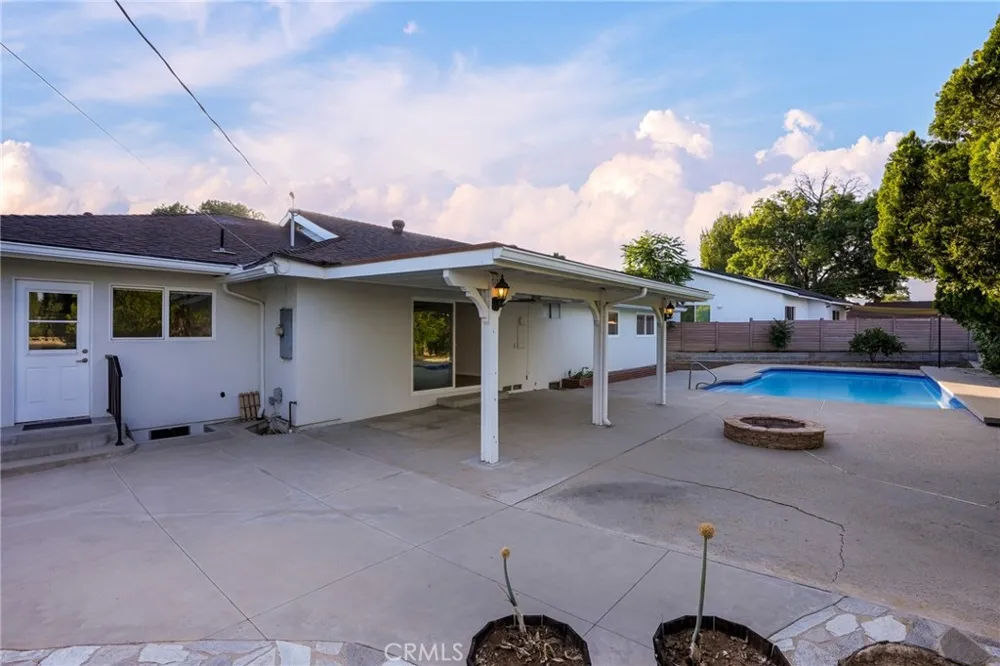 10000 Amestoy Avenue Northridge, CA 91325