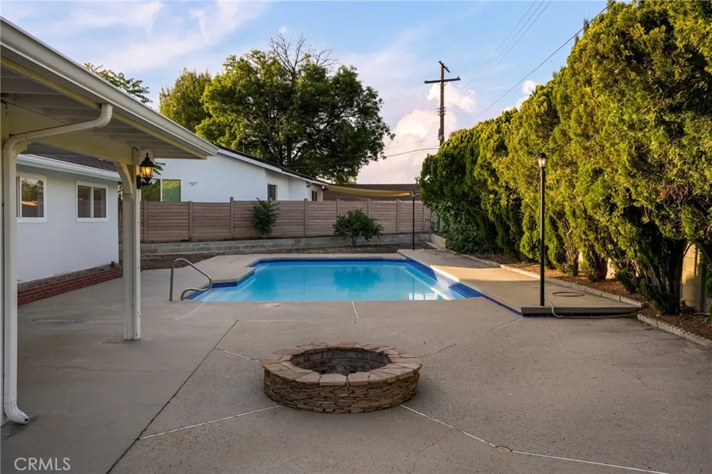 10000 Amestoy Avenue Northridge, CA 91325