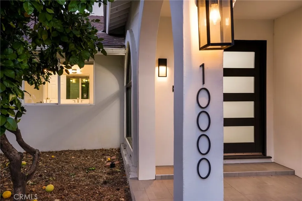 10000 Amestoy Avenue Northridge, CA 91325
