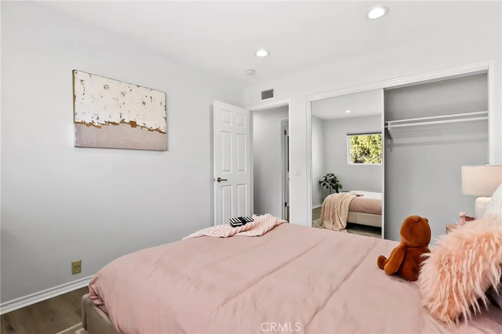 10000 Amestoy Avenue Northridge, CA 91325