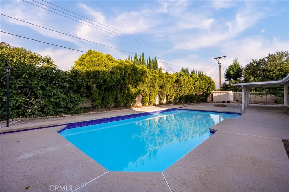 10000 Amestoy Avenue Northridge, CA 91325